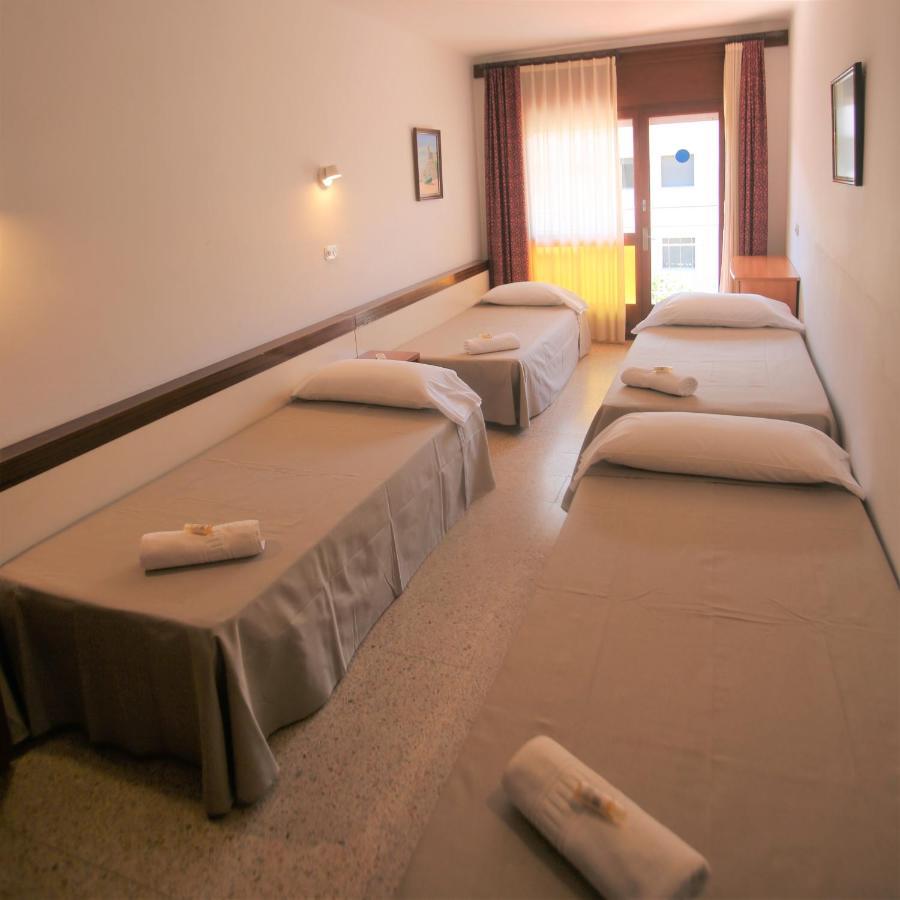 Pension Hostel Costa Brava レスタルティット エクステリア 写真