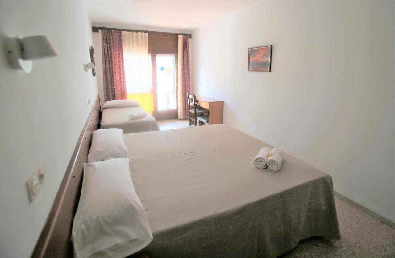 Pension Hostel Costa Brava レスタルティット エクステリア 写真