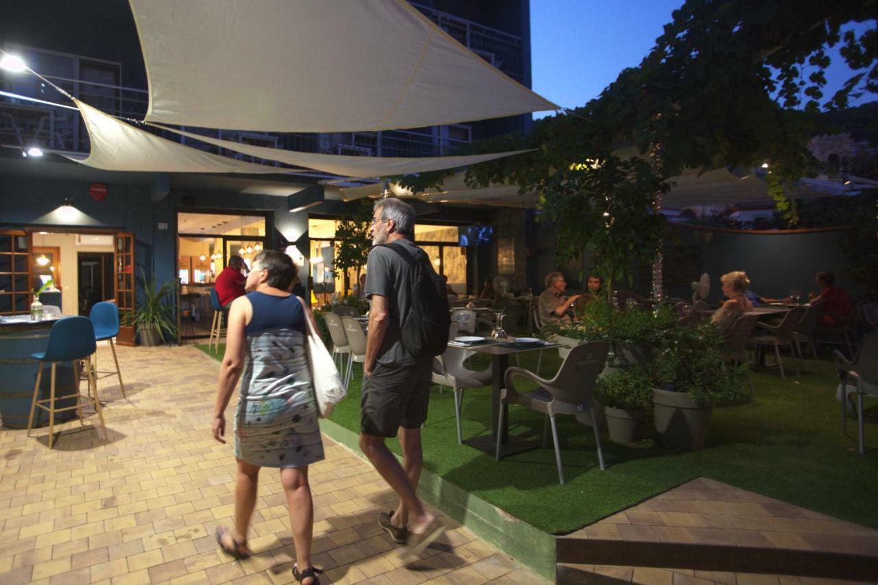 Pension Hostel Costa Brava レスタルティット エクステリア 写真