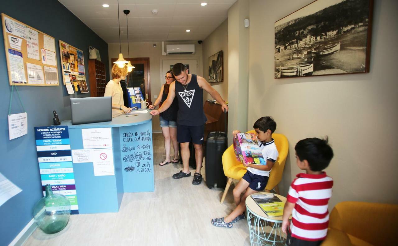 Pension Hostel Costa Brava レスタルティット エクステリア 写真