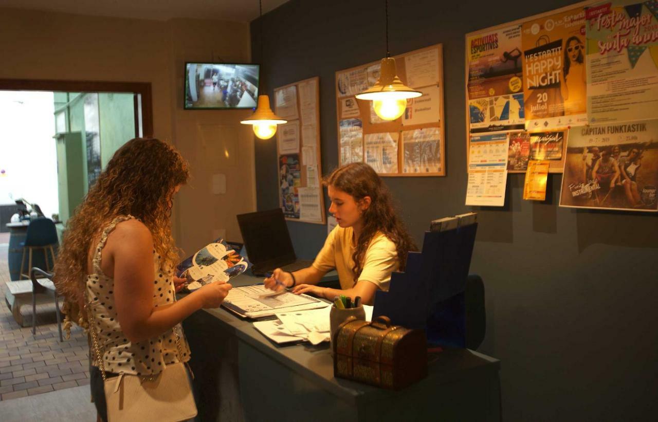 Pension Hostel Costa Brava レスタルティット エクステリア 写真
